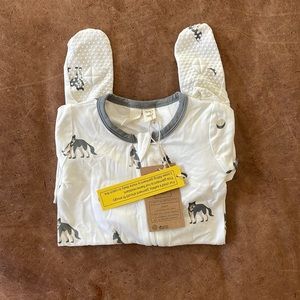 Kyte baby zipper footie in “Howl”